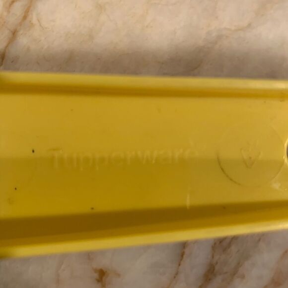 Tupperware Colander 1 quart ~ Vintage Yellow Gold - Picture 2 of 3